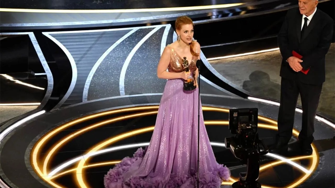 ‘Los ojos de Tammy Faye’: Jessica Chastain gana el Oscar a la ‘Mejor Actriz’ por su transformación radical en la cinta