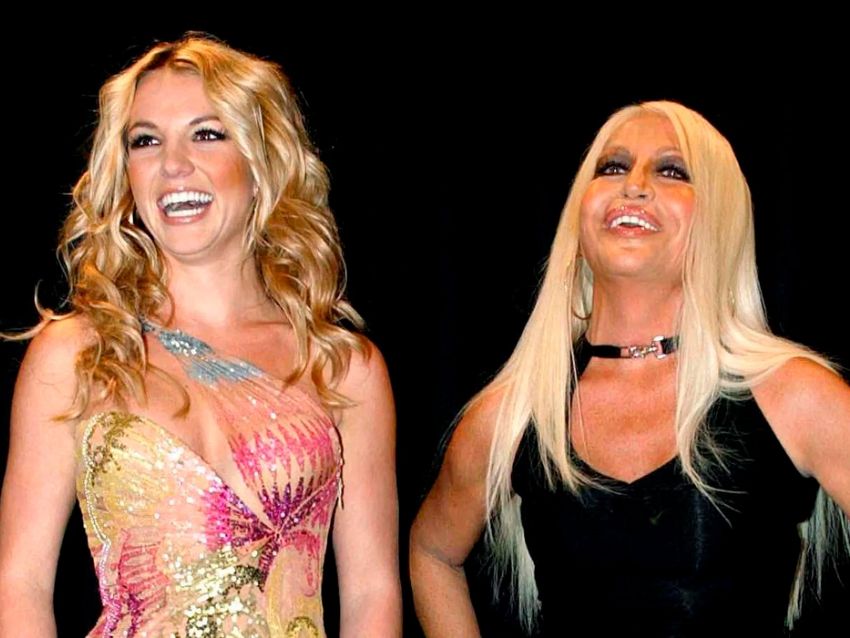 Britney Spears recibe la visita de su diseñadora Donatella Versace