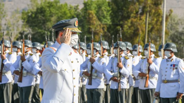 Jefe del Ejército de Chile renuncia en medio de un escándalo de corrupción
