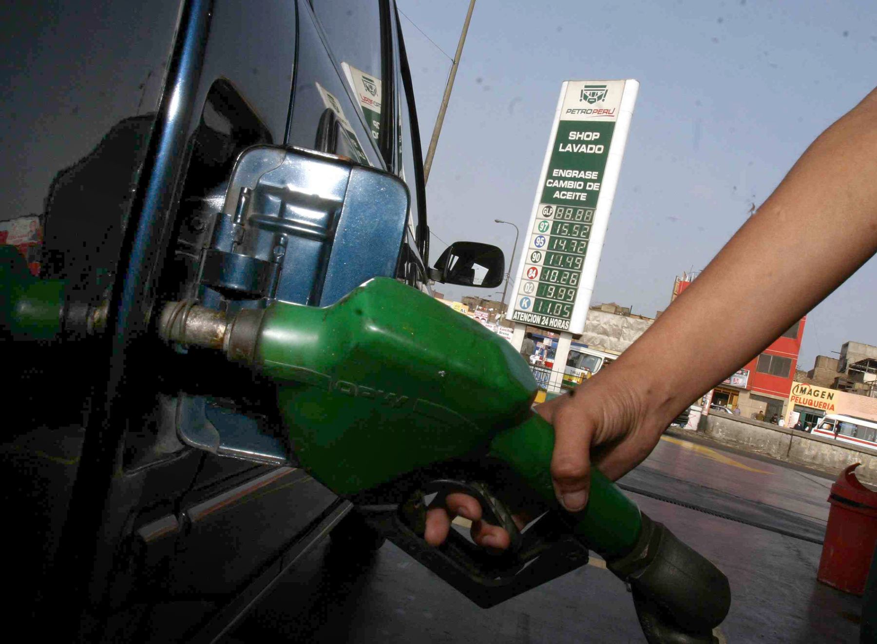 Galón de gasolina supera los 22 soles en Lima