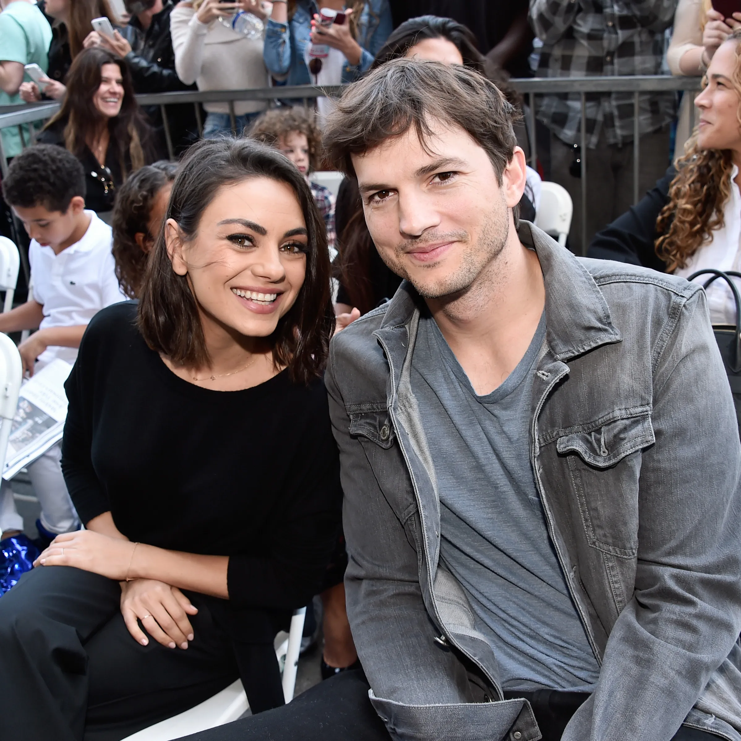 Mila Kunis y Ashton Kutcher recaudan 15 millones de dólares para refugiados ucranianos