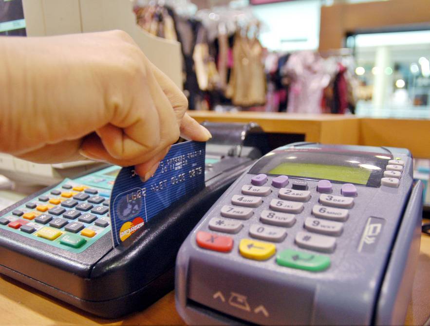 ¿Es legal el cobro del 5% adicional con tarjeta de crédito?