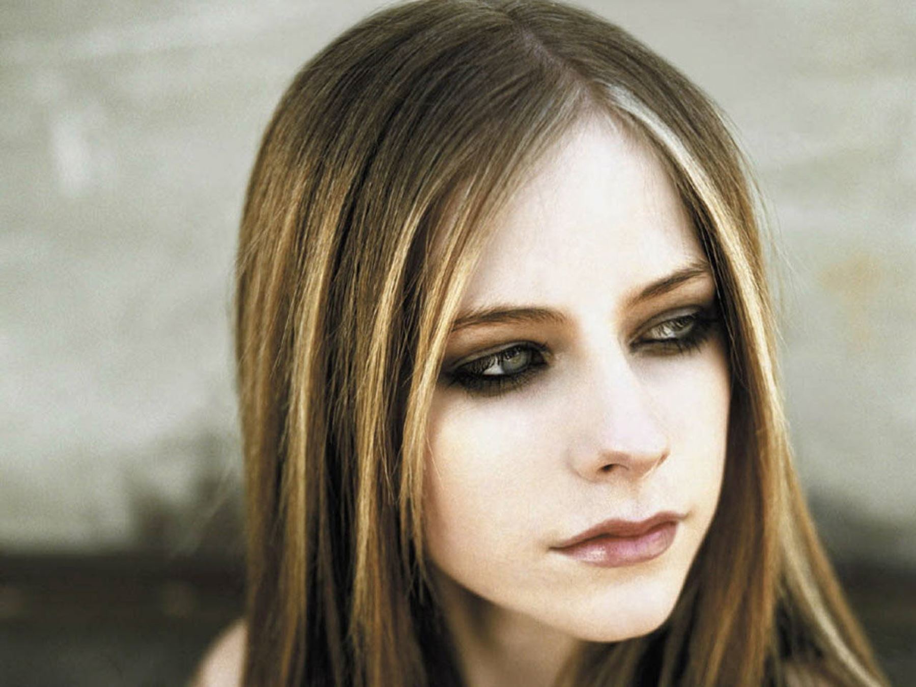 Avril Lavigne se comprometió con el rapero Mod Sun