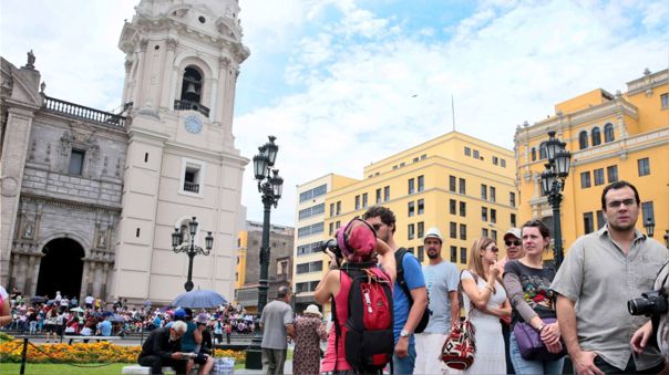 Turistas extranjeros cancelan 10% de sus reservas por disturbios