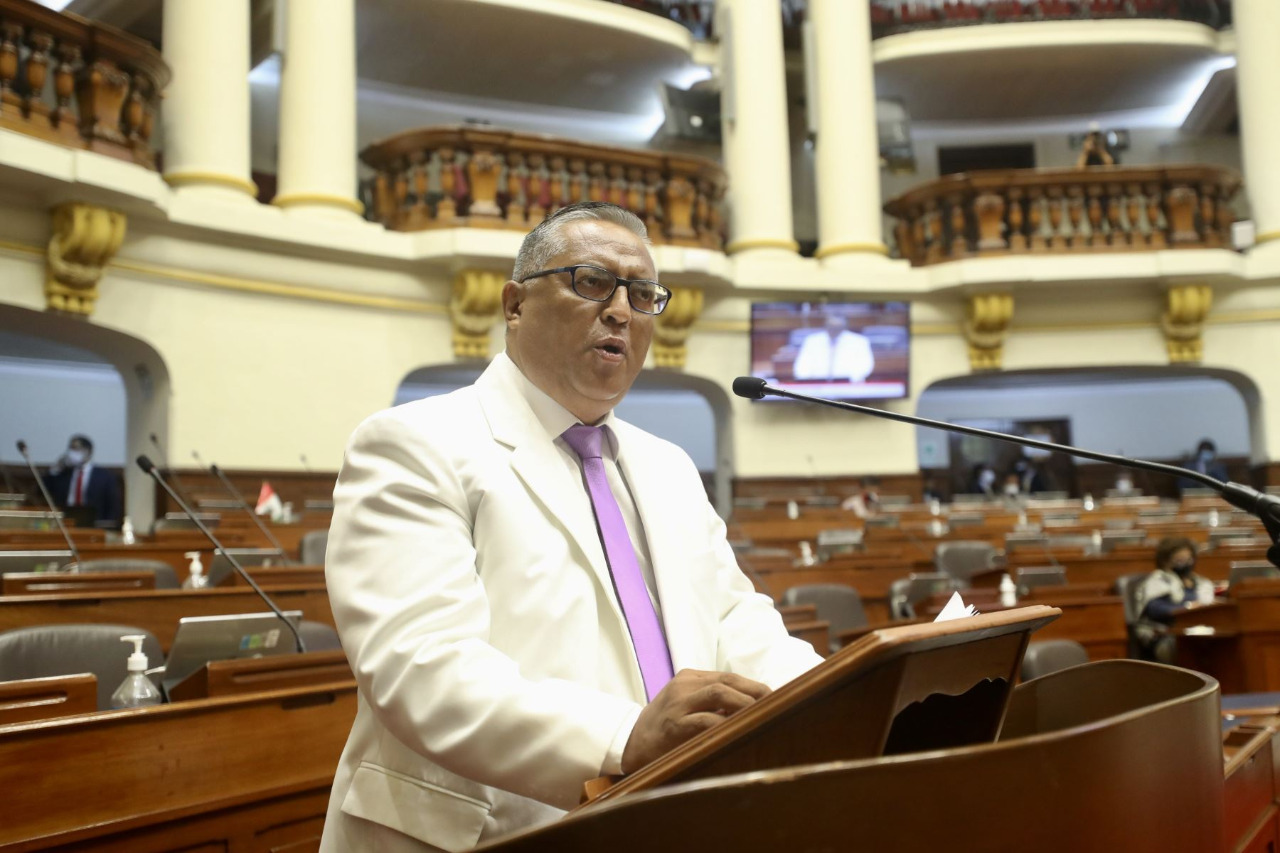 Hernán Condori ya no es ministro de Salud