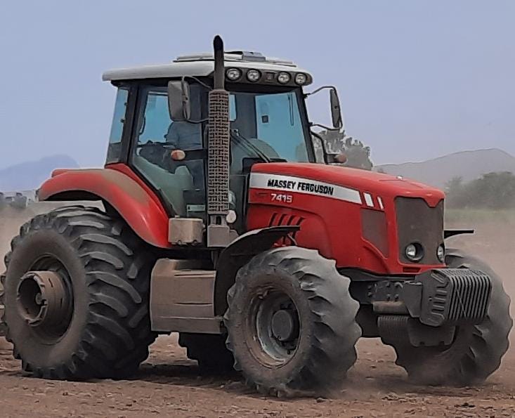 Empresa denuncia robo de dos tractores agrícolas