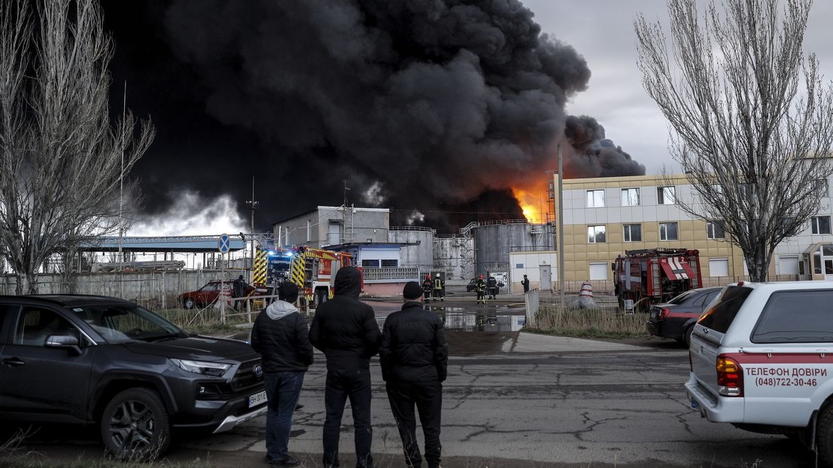 Rusia destruye refinería en el puerto de Odesa