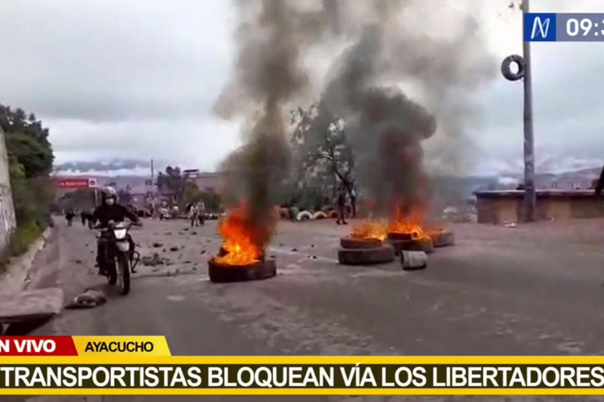 Vía Los Libertadores en  Ayacucho sigue bloqueada