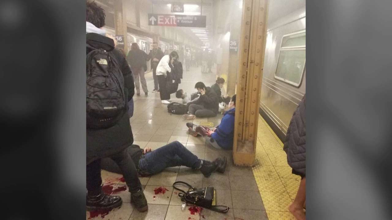 Metro de New York se tiñe de sangre con tiroteo y deja varios heridos