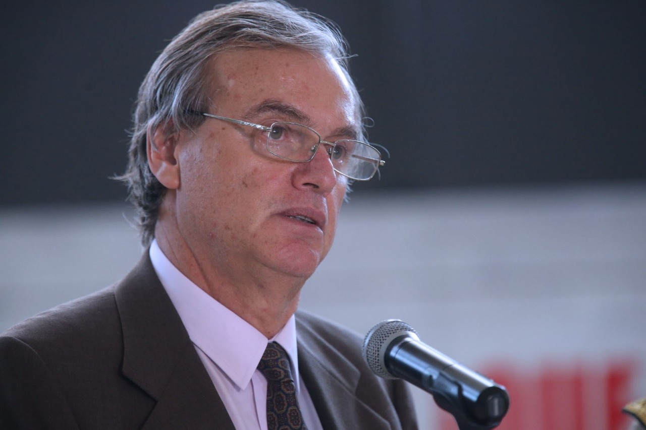 EXMINISTRO CARLOS BASOMBRÍO: “No estamos ante una crisis de gabinete, sino de Gobierno”