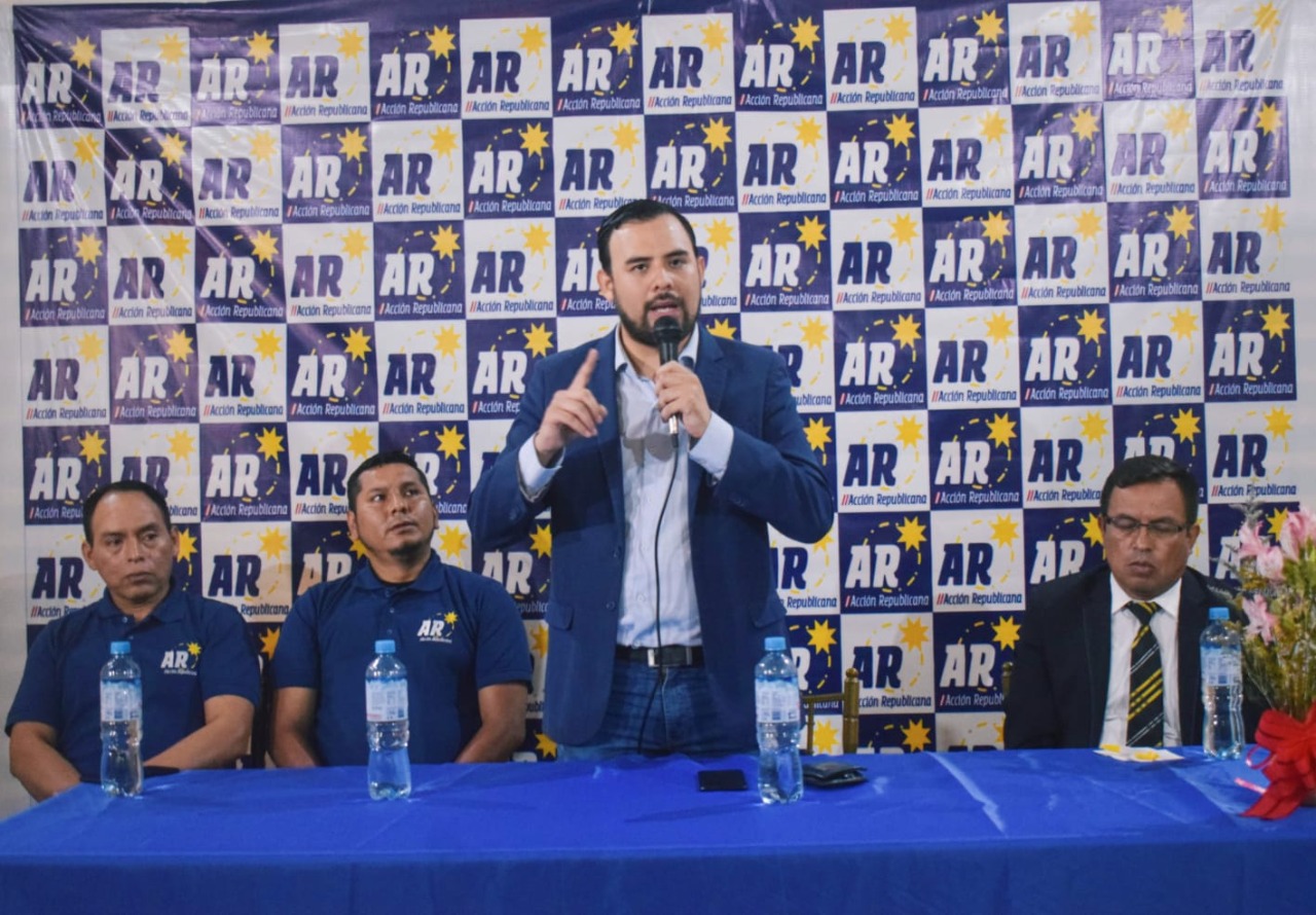 Exasesor de López Aliaga, Yorry  Warthon, renuncia a Renovación