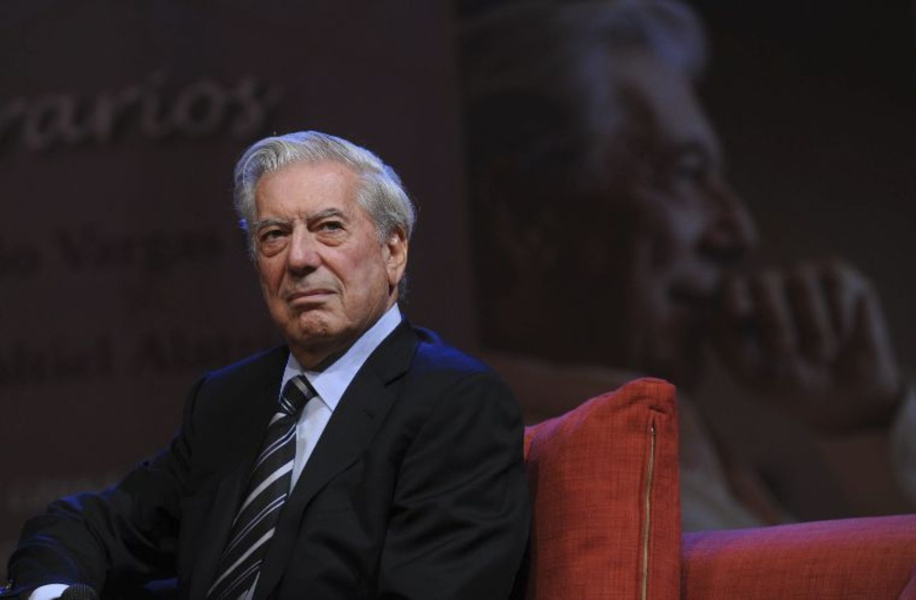 España: Mario Vargas Llosa es internado tras dar positivo en COVID-19