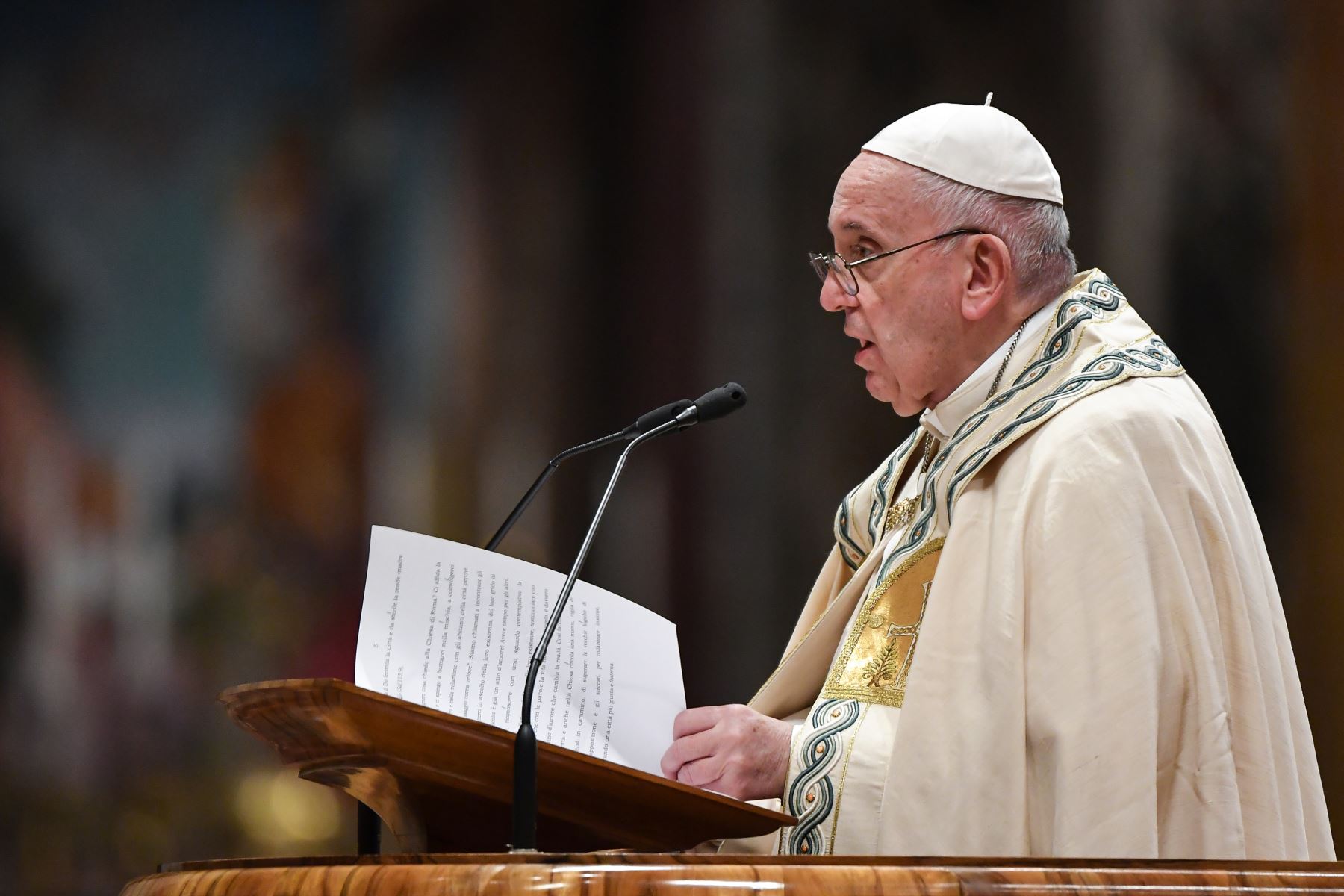 El papa Francisco dice estar disponible para viajar a Ucrania
