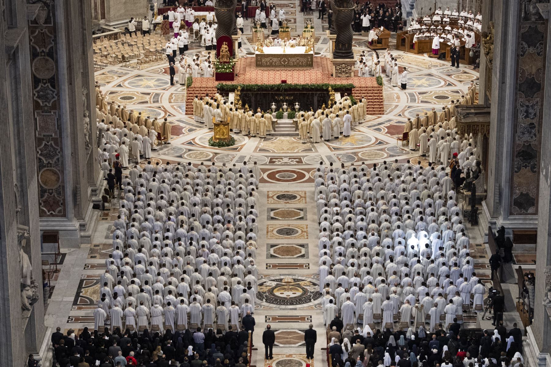 Papa Francisco vuelve a ofrecer misa Crismal