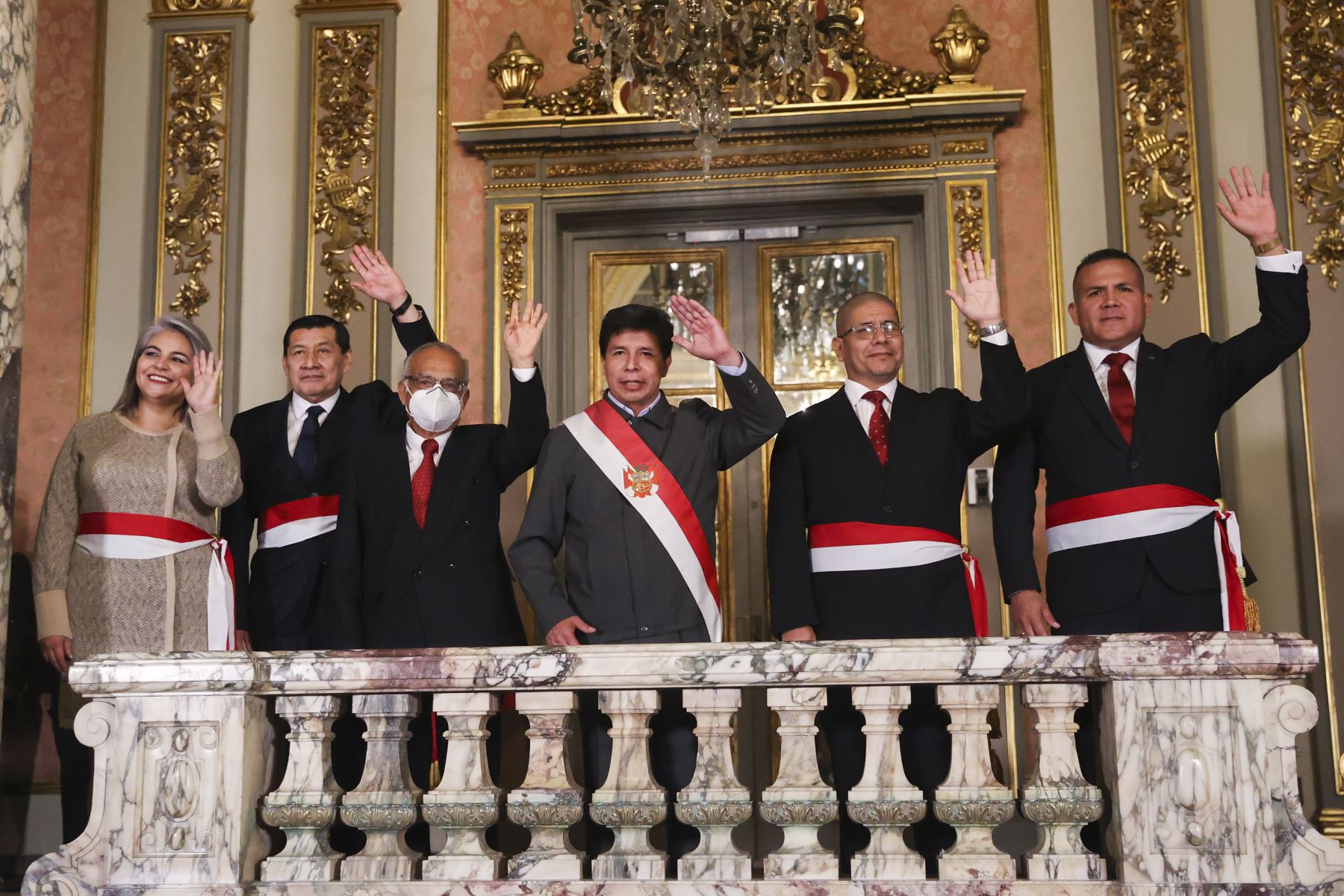 Gobierno de Castillo:  Cincuenta ministros en 10 meses
