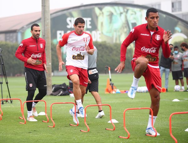 La selección peruana inició trabajos para enfrentar el repechaje