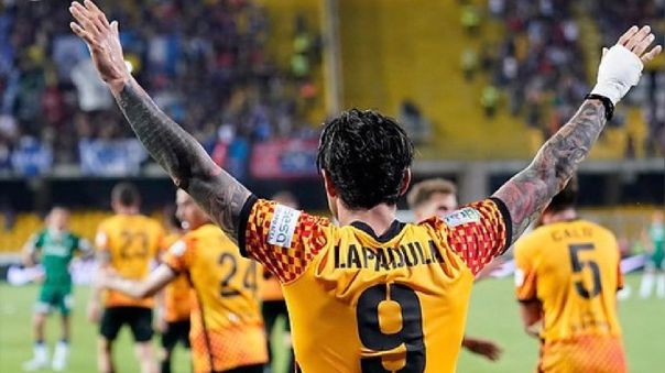 Gianluca Lapadula anotó crucial gol y Benevento sueña con el ascenso