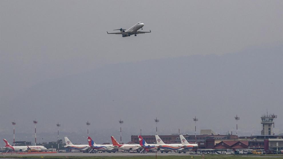 Avión desaparece con 22 pasajeros en Nepal