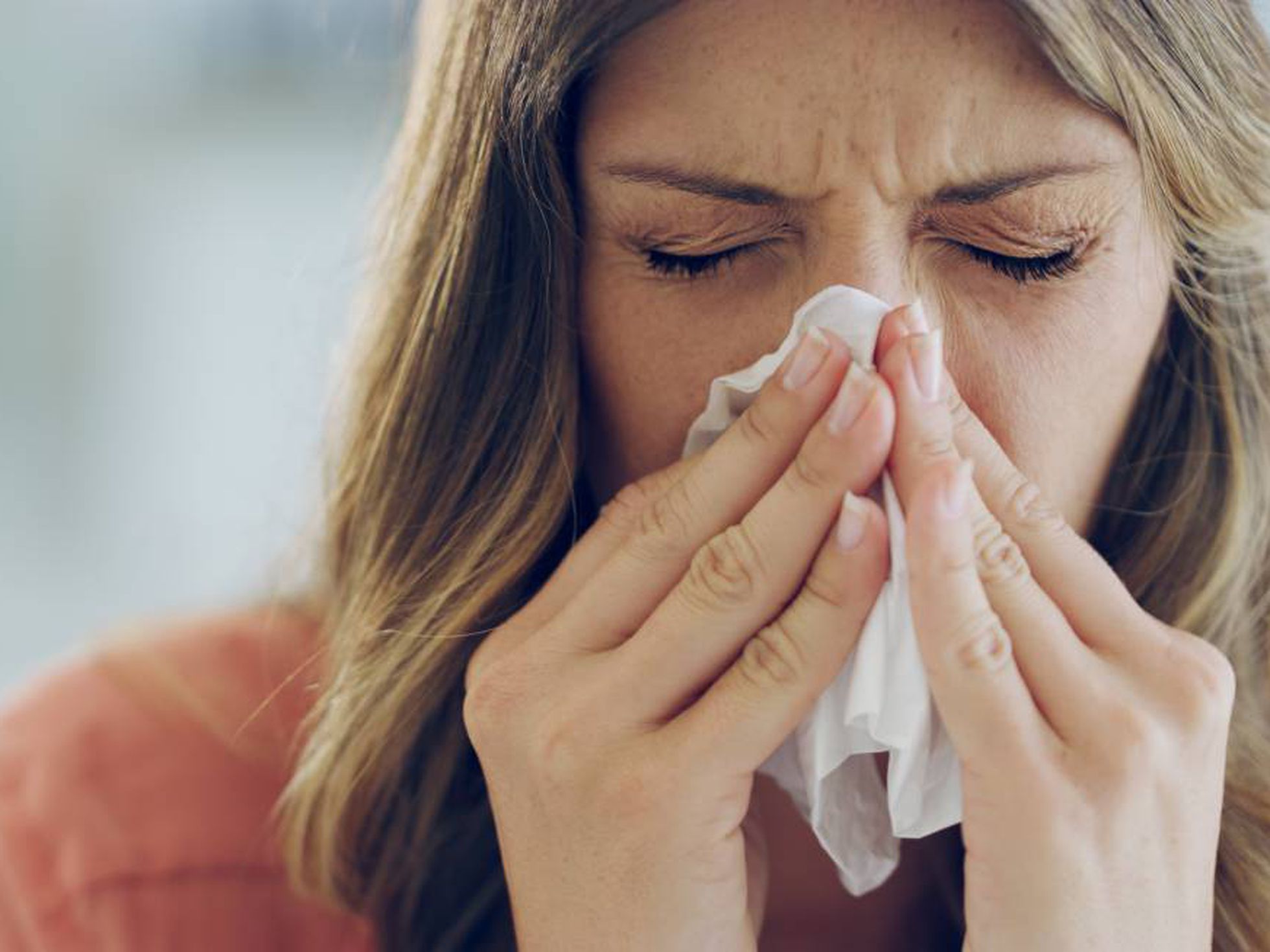 Conoce los signos principales para diferenciar al covid-19 de una alergia