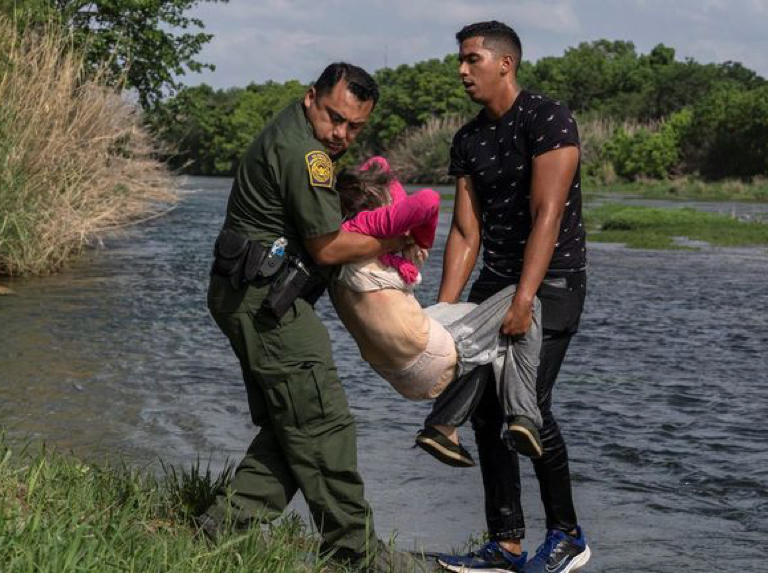 México: Un migrante y su hijo mueren intentando cruzar la frontera