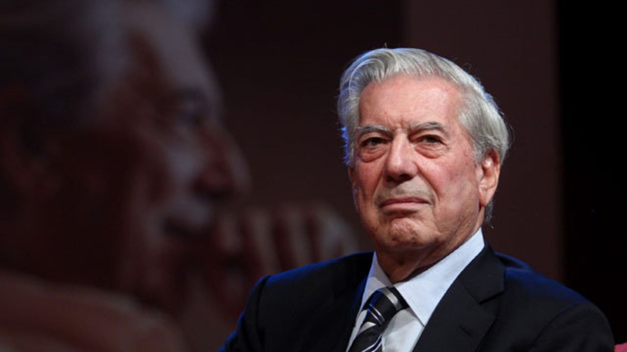 Vargas Llosa cuenta su experiencia "traumática" con el covid-19