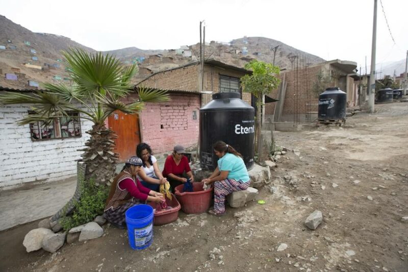 Más de 11 mlls. de peruanos están en riesgo de caer en pobreza, según INEI