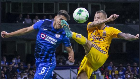 Luis Abram recibe fuerte patada en el rostro en derrota del Cruz Azul