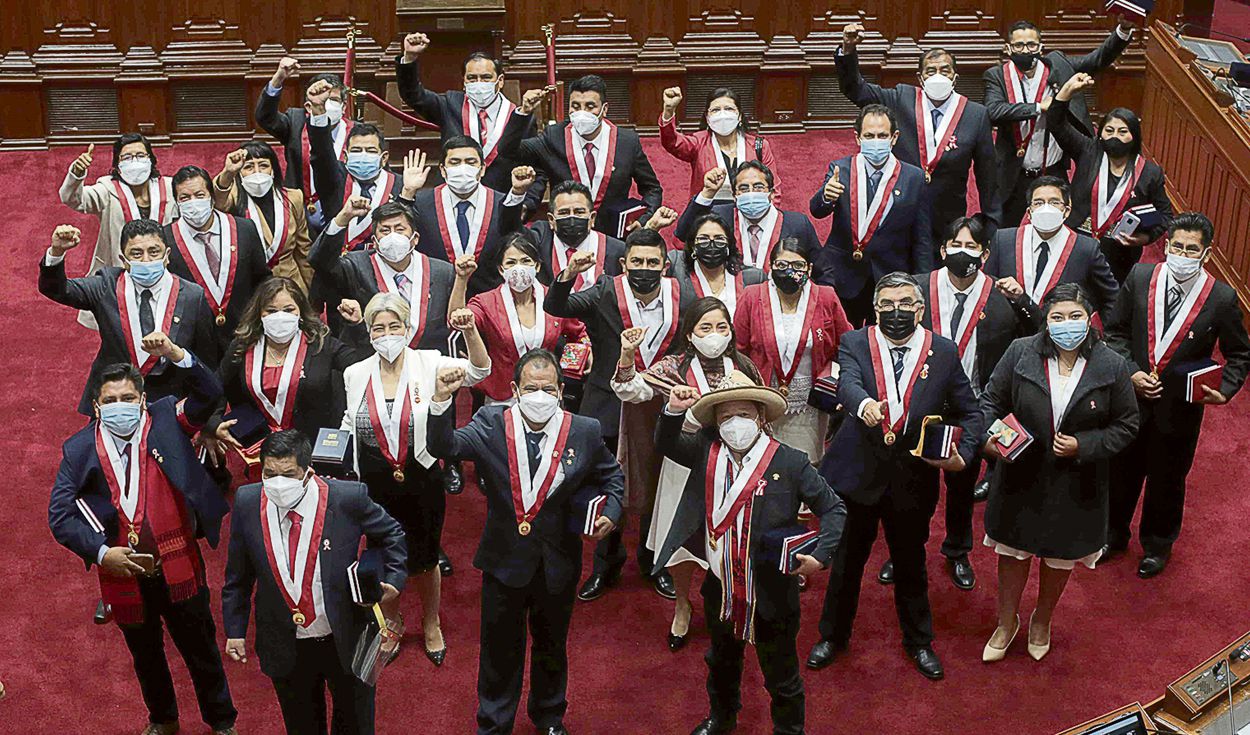 Congresistas de Perú Libre renuncian a su bancada