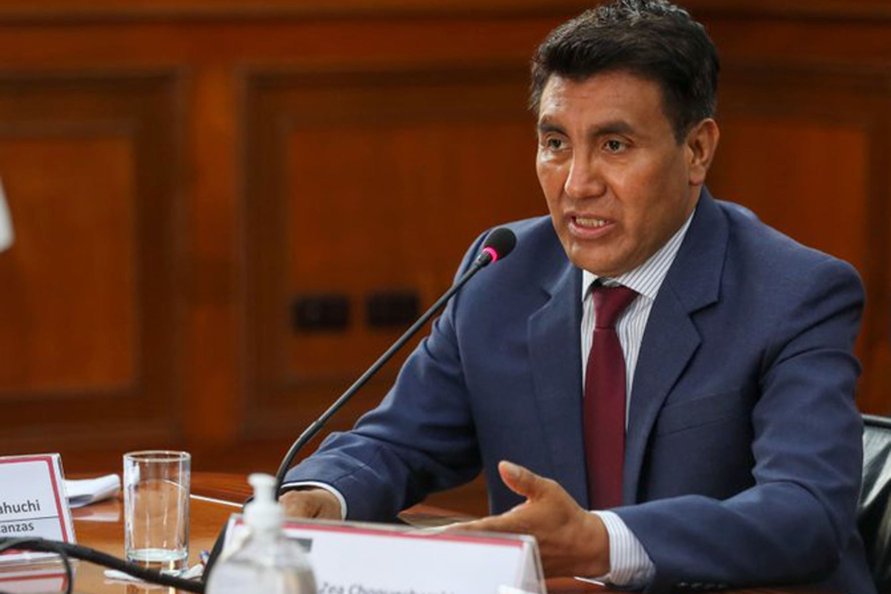 Óscar Zea renuncia a la bancada de Perú Libre
