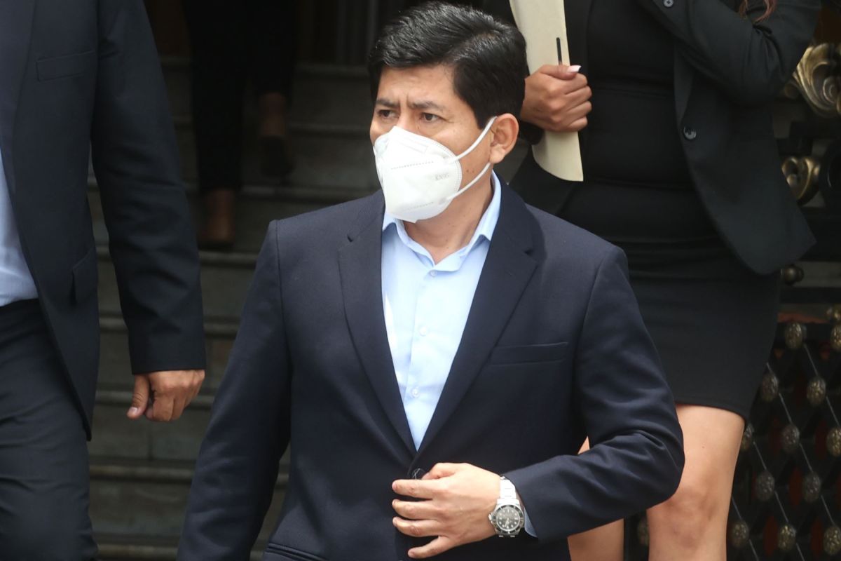 Audio confirma que Villaverde dio coima de S/ 100 mil a  exministro Juan Silva en maleta