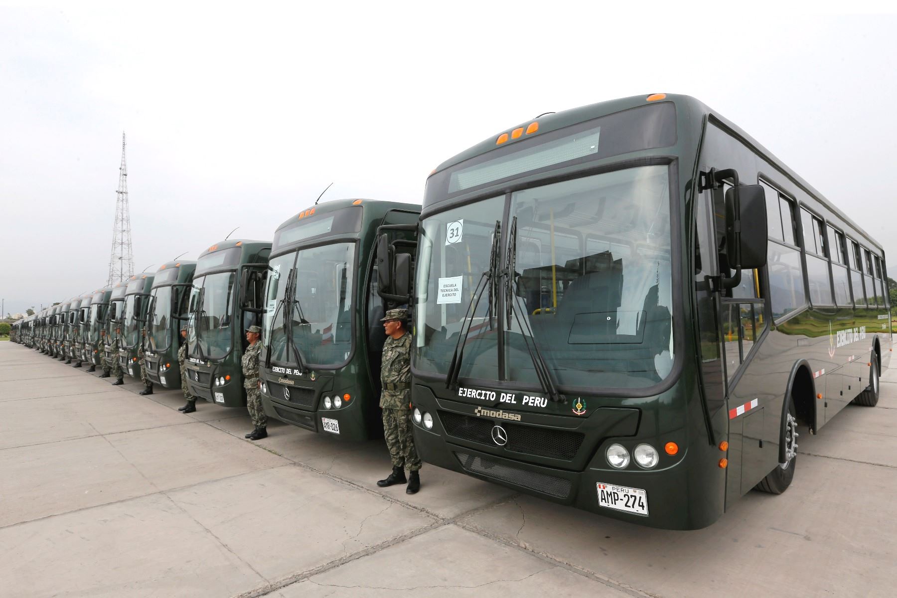 Buses de la PNP fueron usados como transporte público