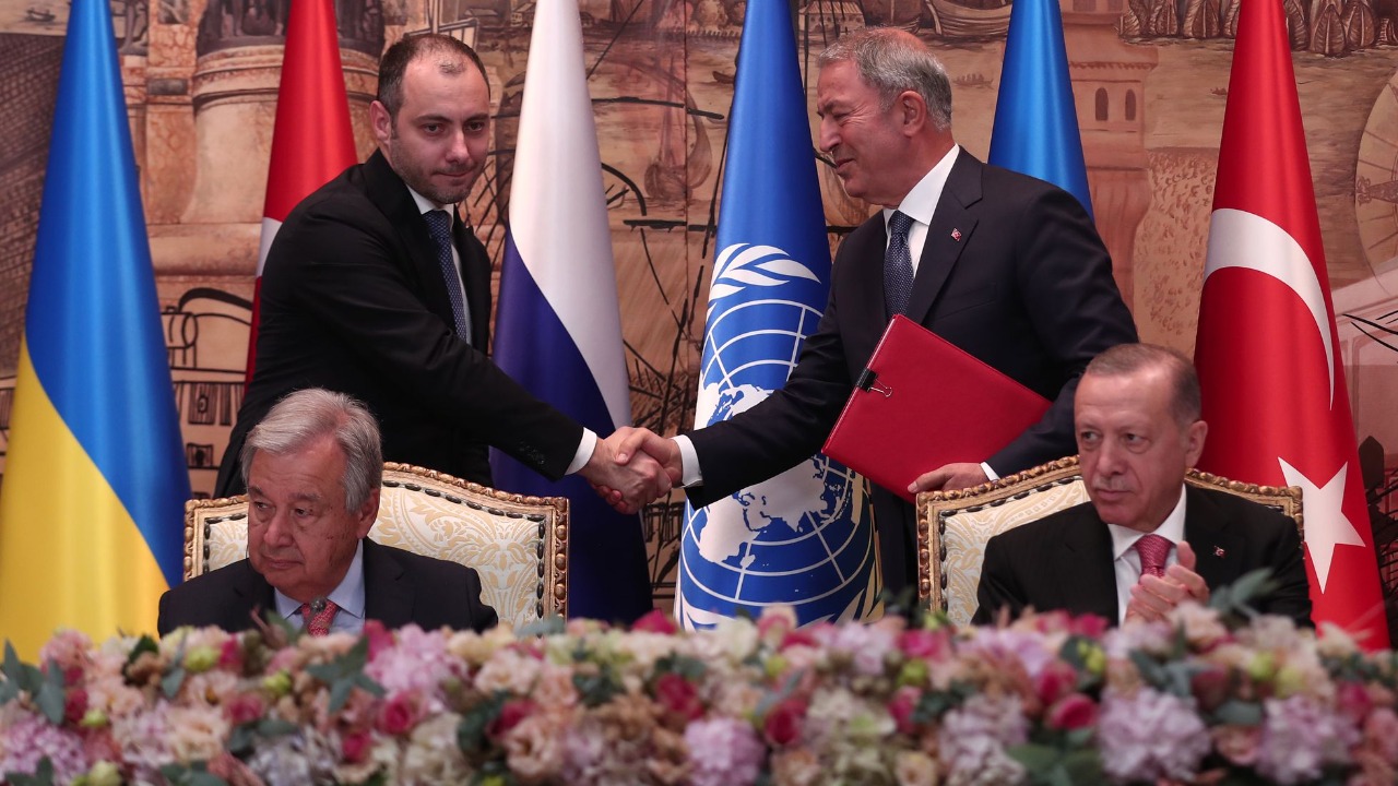 Ucrania y Rusia firman acuerdo por separado con Turquía y ONU