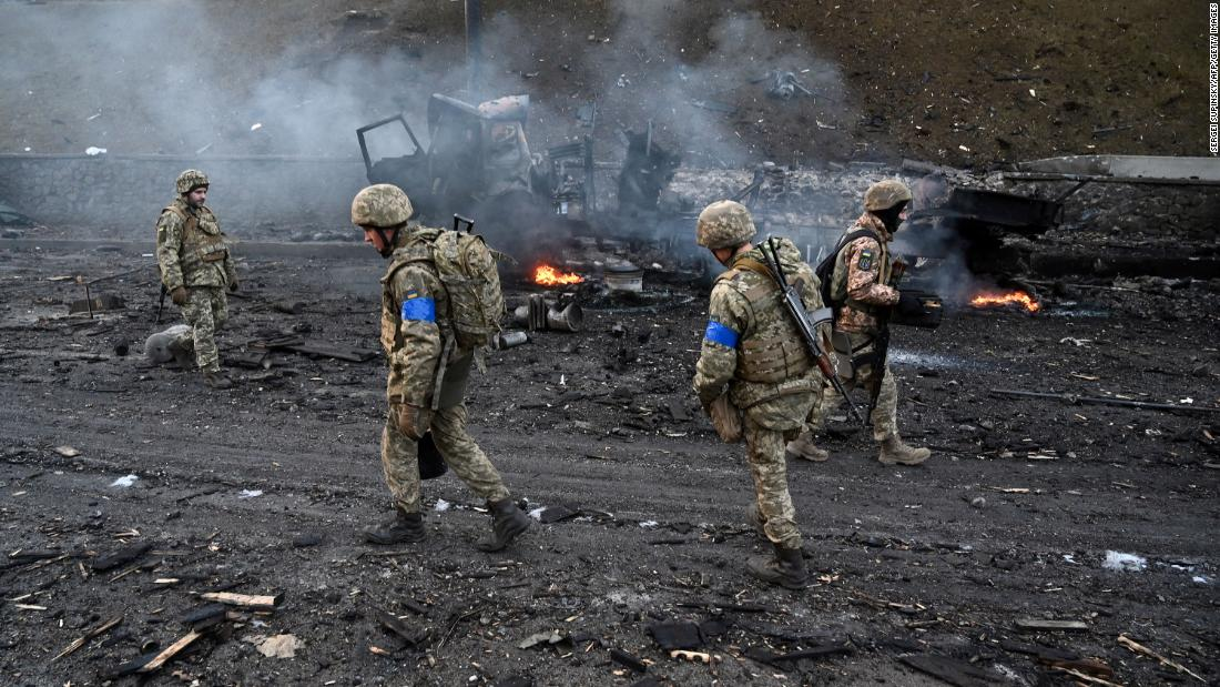 Bombardeo ruso contra residencia deja al menos 15 muertos en Ucrania