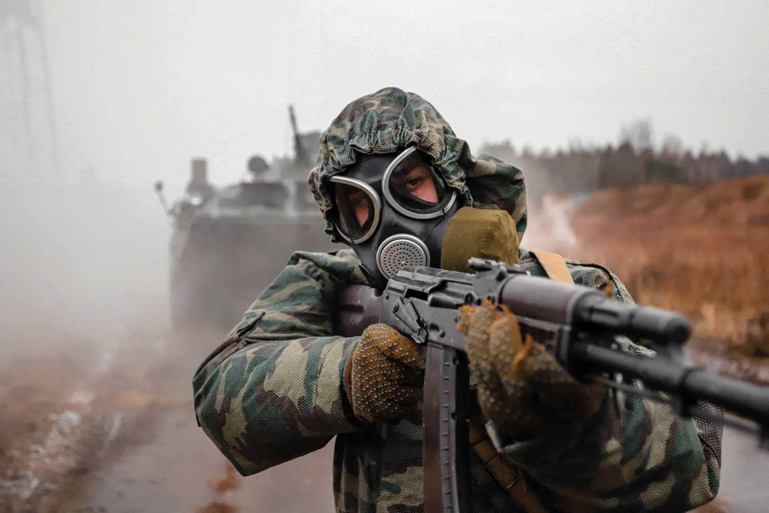 Moscú presenta pruebas de guerra química contra sus tropas en Ucrania