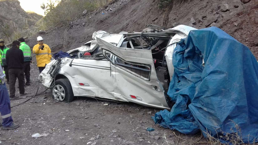 Cusco: Cuatro turistas mueren tras despiste de minivan de transporte turístico