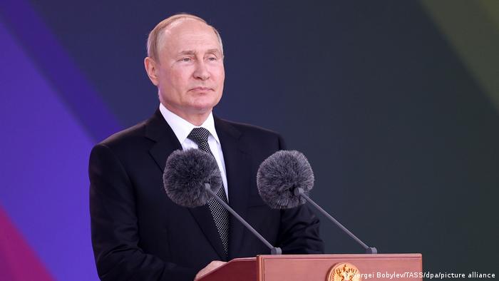 Putin declara que “paso a paso” libera el Donbás y Kiev