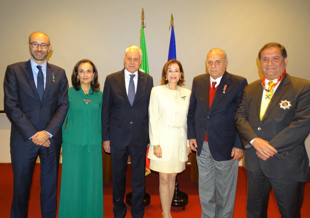 Gobierno de Italia condecora a personalidades que unen a los dos países
