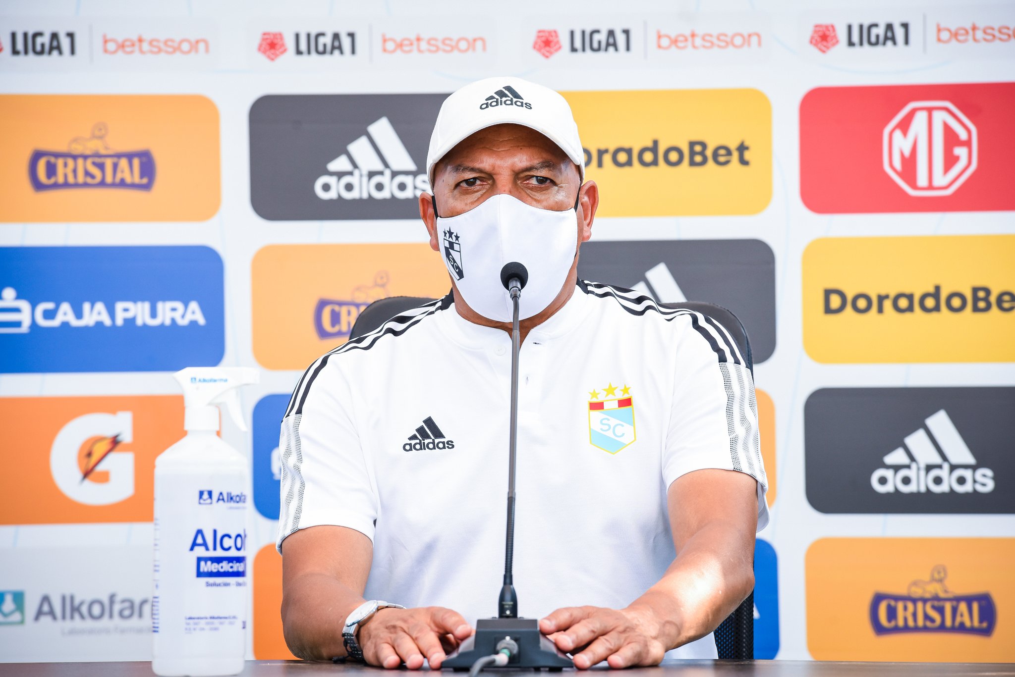 Roberto Mosquera: «Es un mérito tener 18 partidos sin perder»