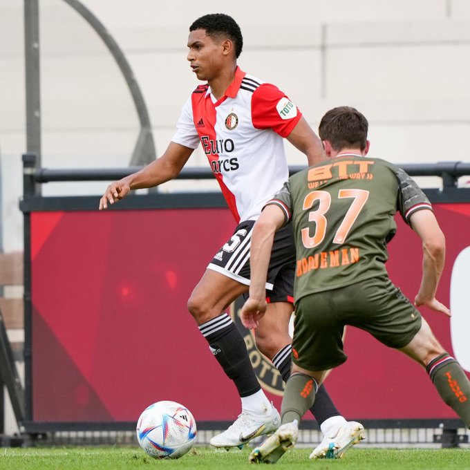 Marcos López jugó en amistoso de Feyenoord