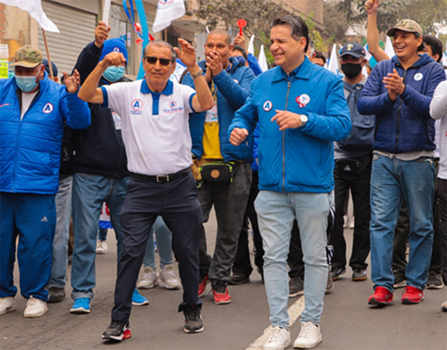 Óscar Benavides convoca multitudinaria caminata en Ate