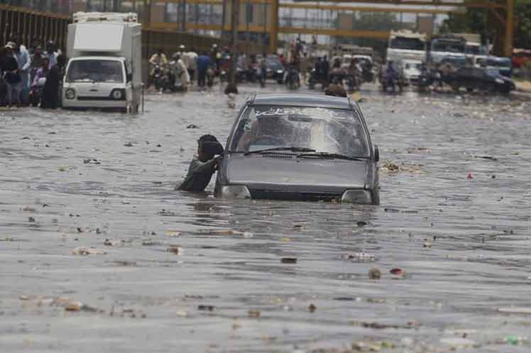Inundación en Pakistán deja 800 muertos y millones de afectados