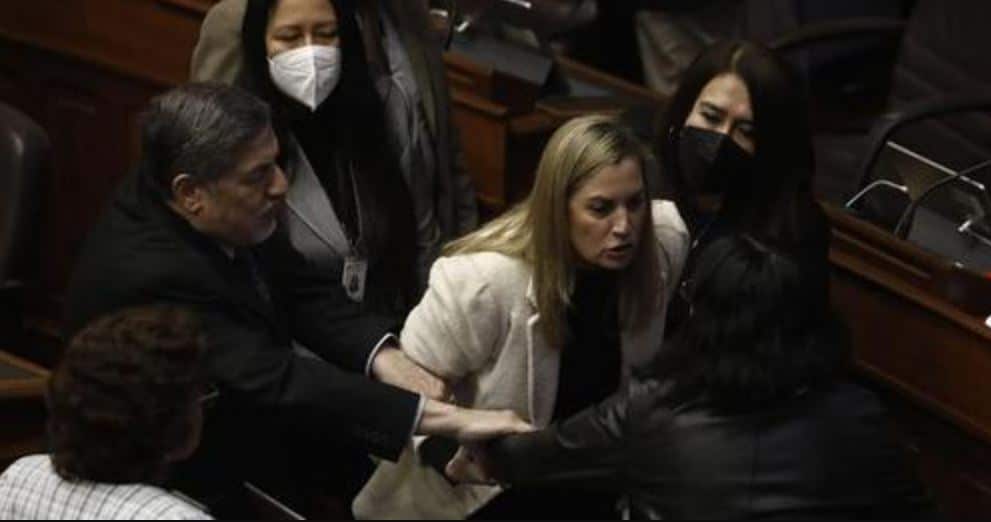 Congresista Isabel Cortez denuncia a María del Carmen Alva tras agresión