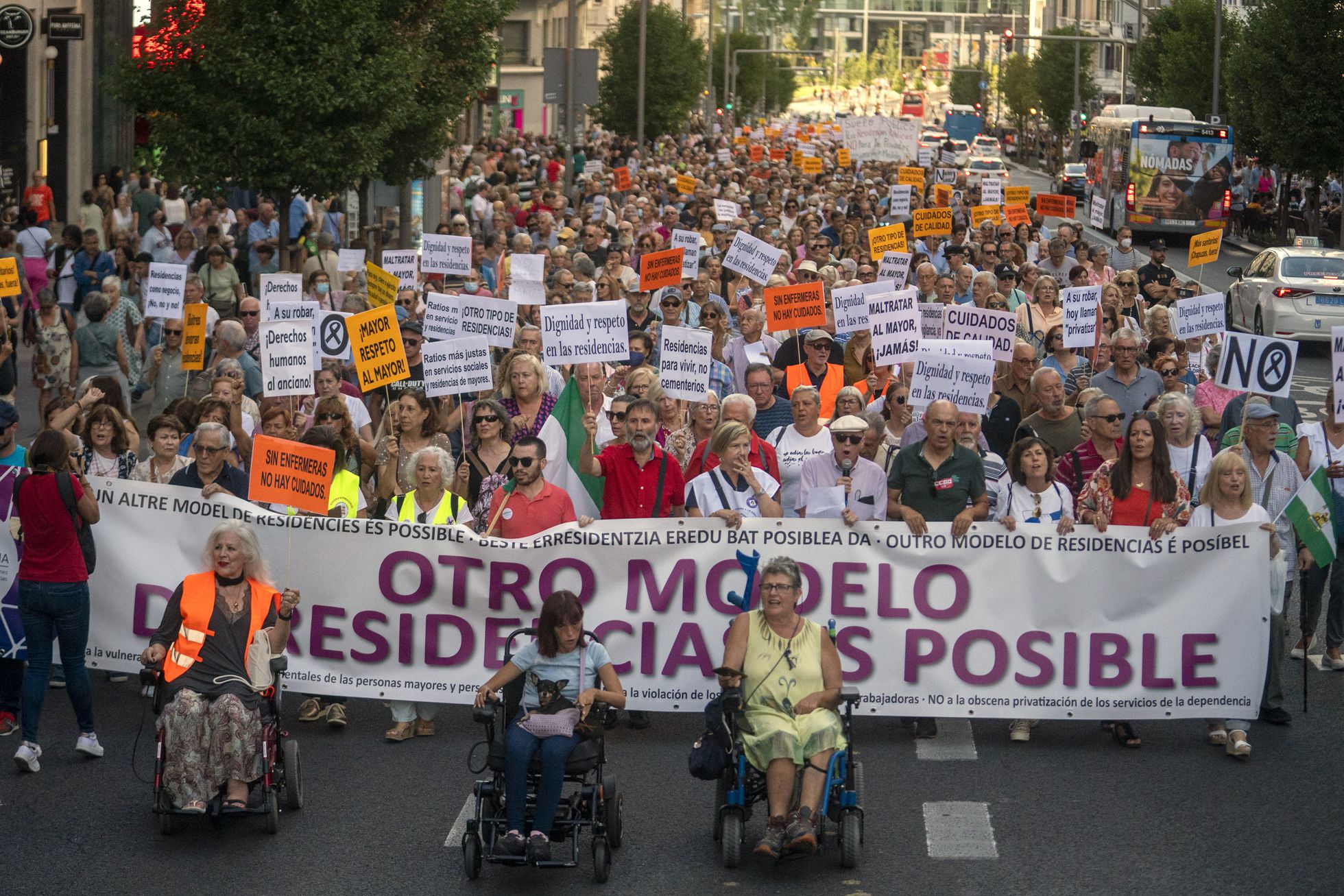 Madrid: Los familiares de residencias se manifiestan para exigir un nuevo modelo: “¡Basta ya!”