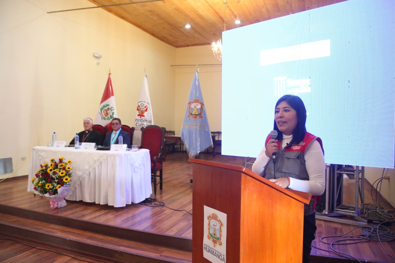 Ayacucho: Ministra de Cultura firmó convenio para el mejoramiento y recuperación del Centro Histórico de Huamanga