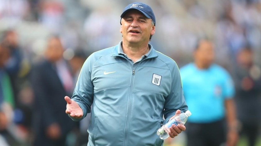 Carlos Bustos dejó de ser director técnico de Alianza Lima