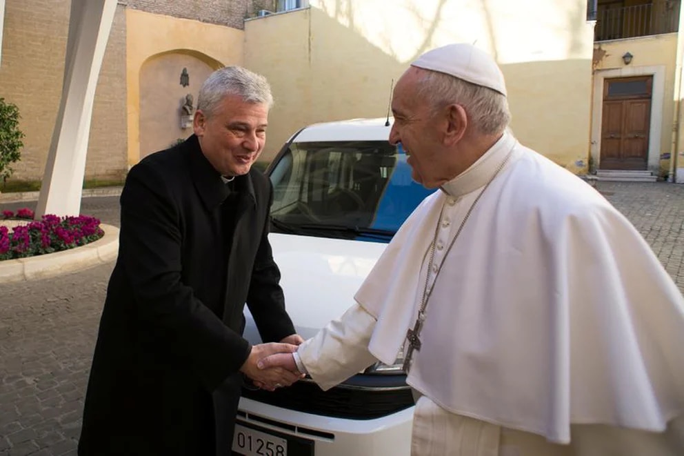 Cardenal enviado a Ucrania por el papa logró huir de un tiroteo