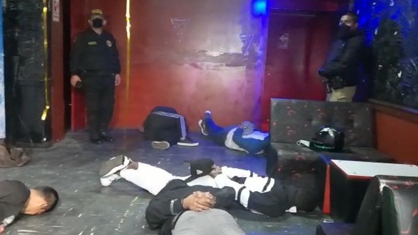 Policía incautó armas de guerra en  operativo en discoteca clandestina