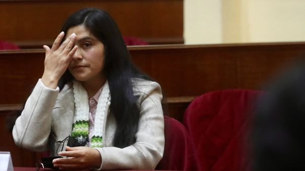 Acusan a Yenifer Paredes de usar sellos de exautoridades