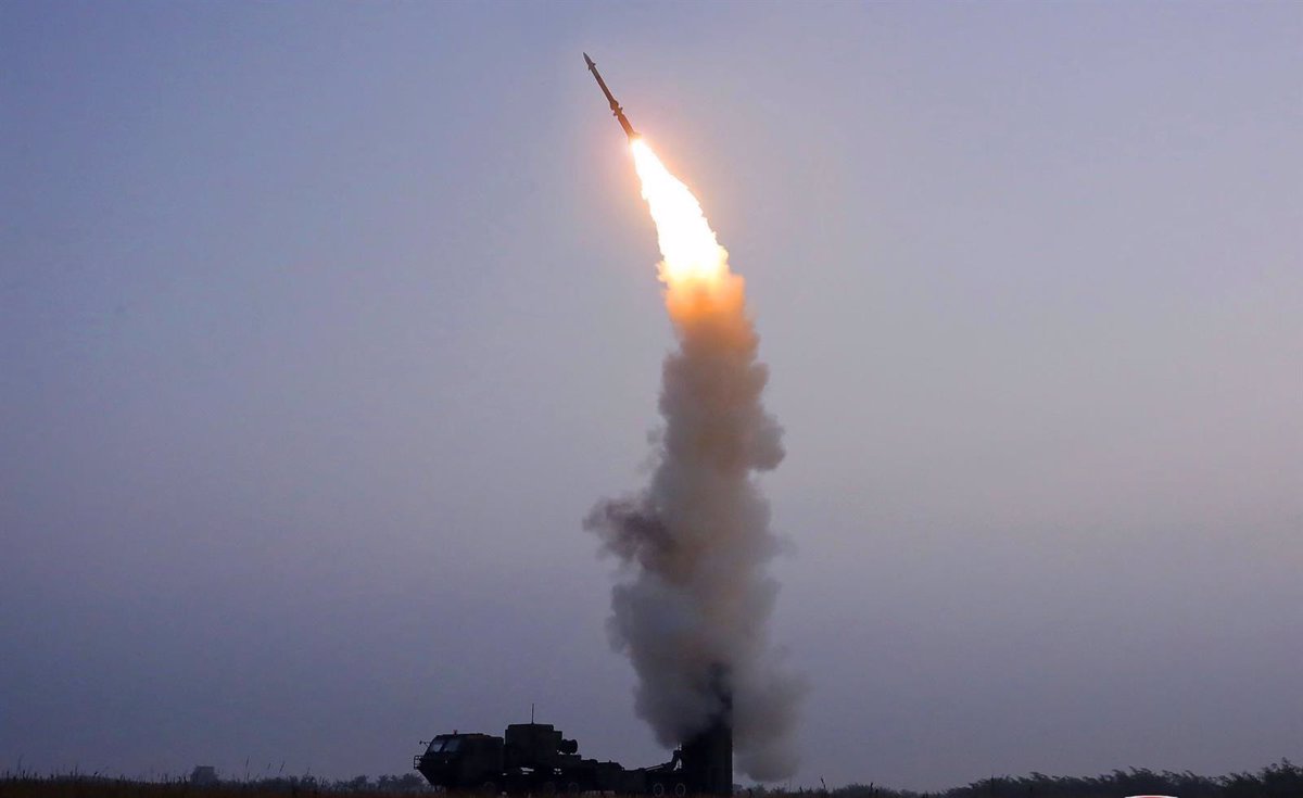 Norcorea lanza misil balístico  no identificado al mar de Japón