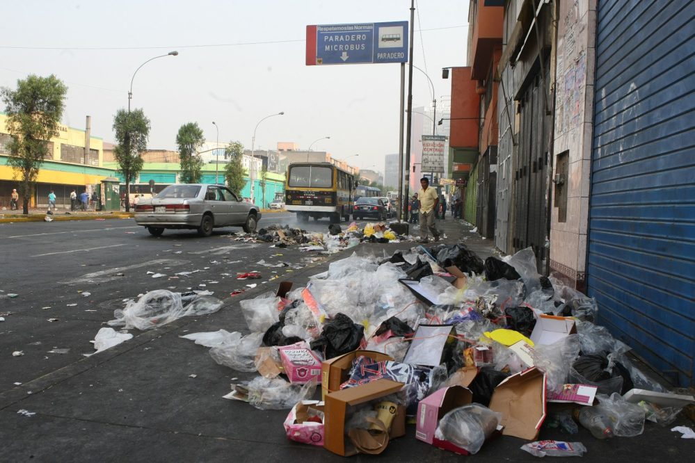 Percepción de ineficiencia y corrupción en limpieza pública de distritos de Lima